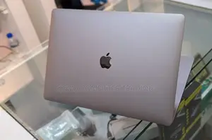 Photo - New Laptop Apple MacBook Pro 2018 16GB Intel Core I7 SSD 512GB