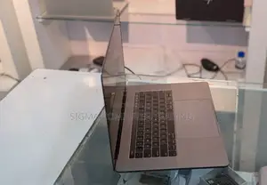 New Laptop Apple MacBook Pro 2018 16GB Intel Core I7 SSD 512GB