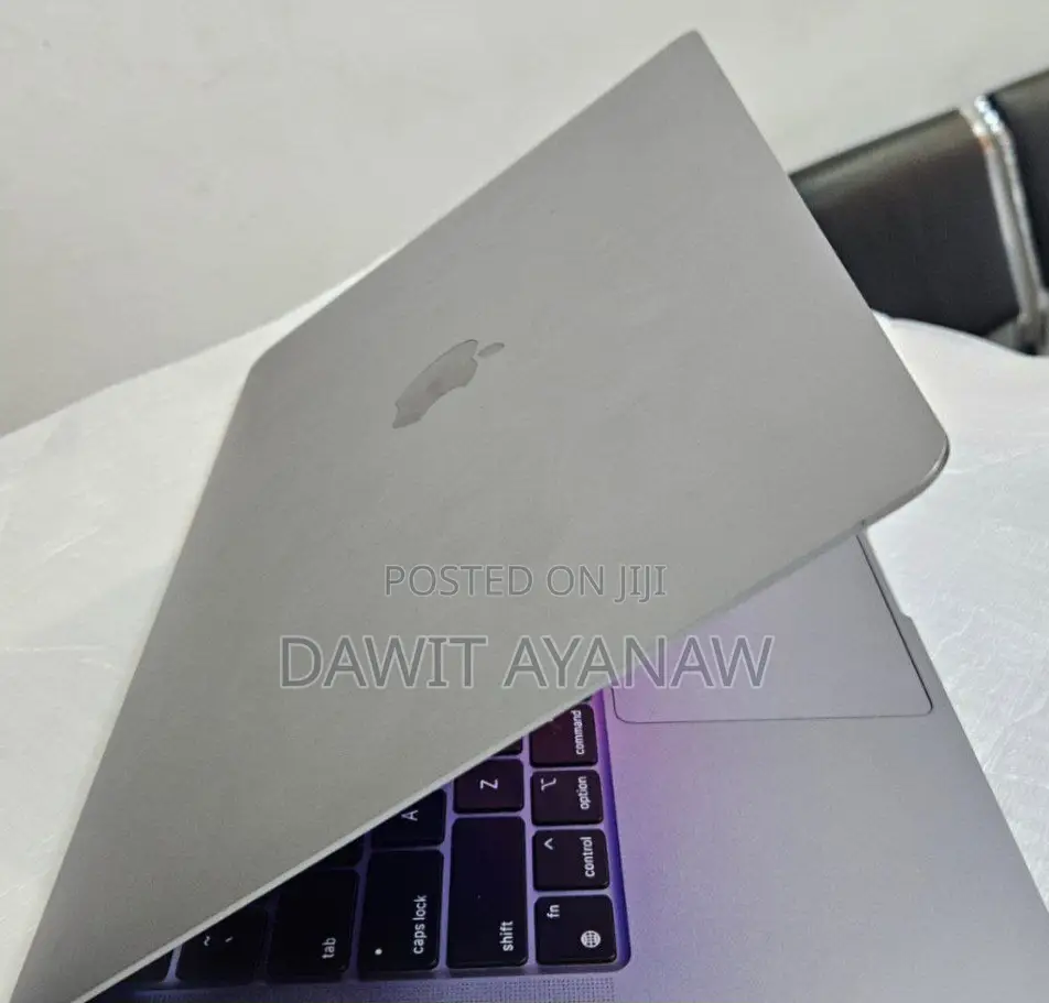 New Laptop Apple MacBook Pro 2020 M1 8GB Apple M1 Pro SSD 512GB