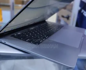 Photo - New Laptop Apple MacBook Pro 2017 16GB Intel Core I7 SSD 1T