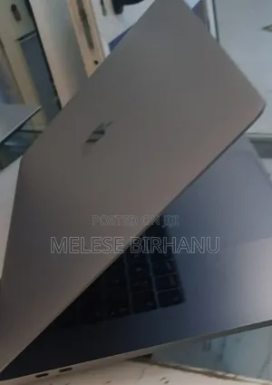 New Laptop Apple MacBook 2019 8GB Intel Core I5 SSD 256GB