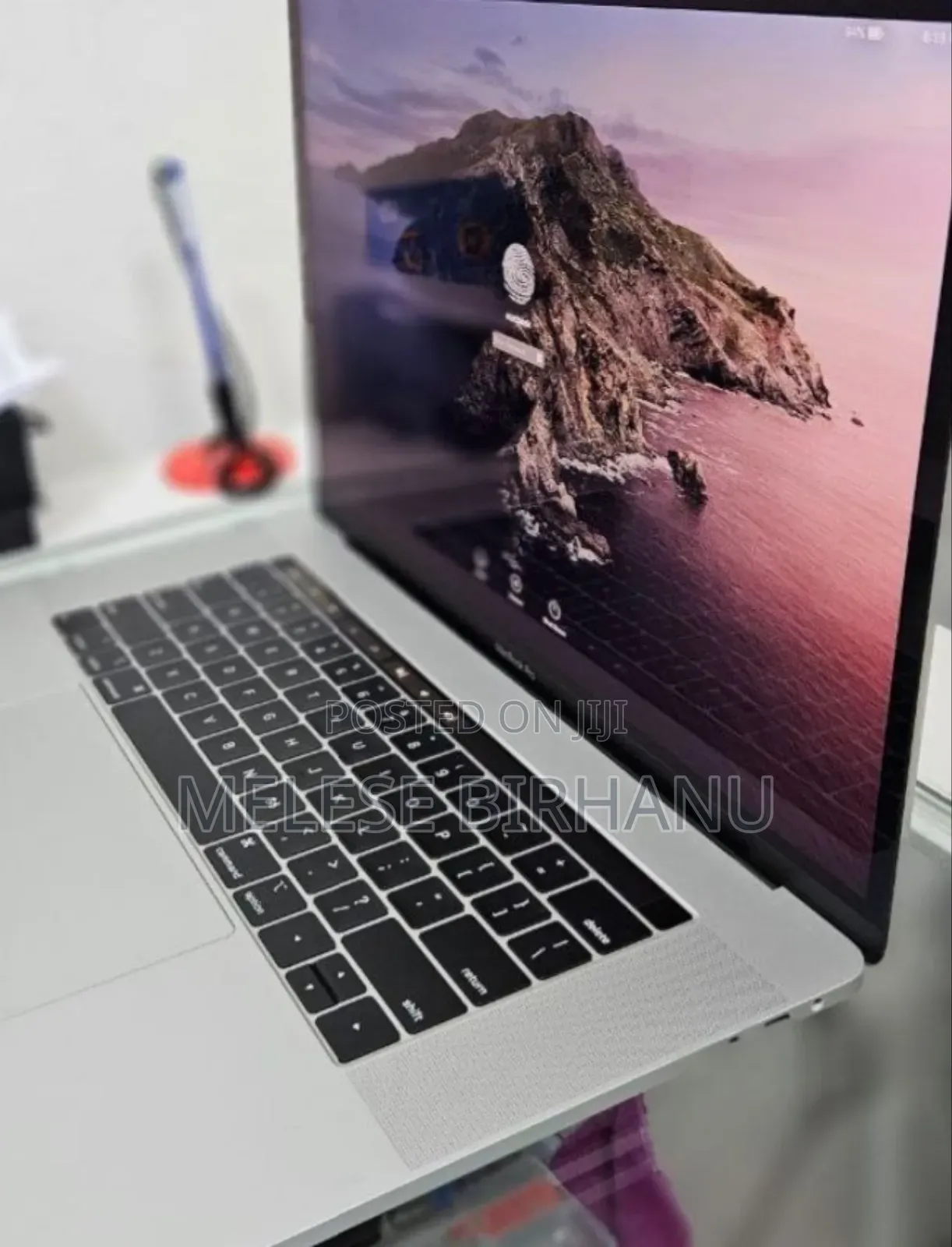 New Laptop Apple MacBook Pro 2018 16GB Intel Core i7 SSD 256GB