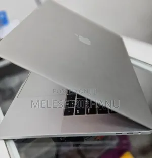 New Laptop Apple MacBook Pro 2018 16GB Intel Core i7 SSD 256GB