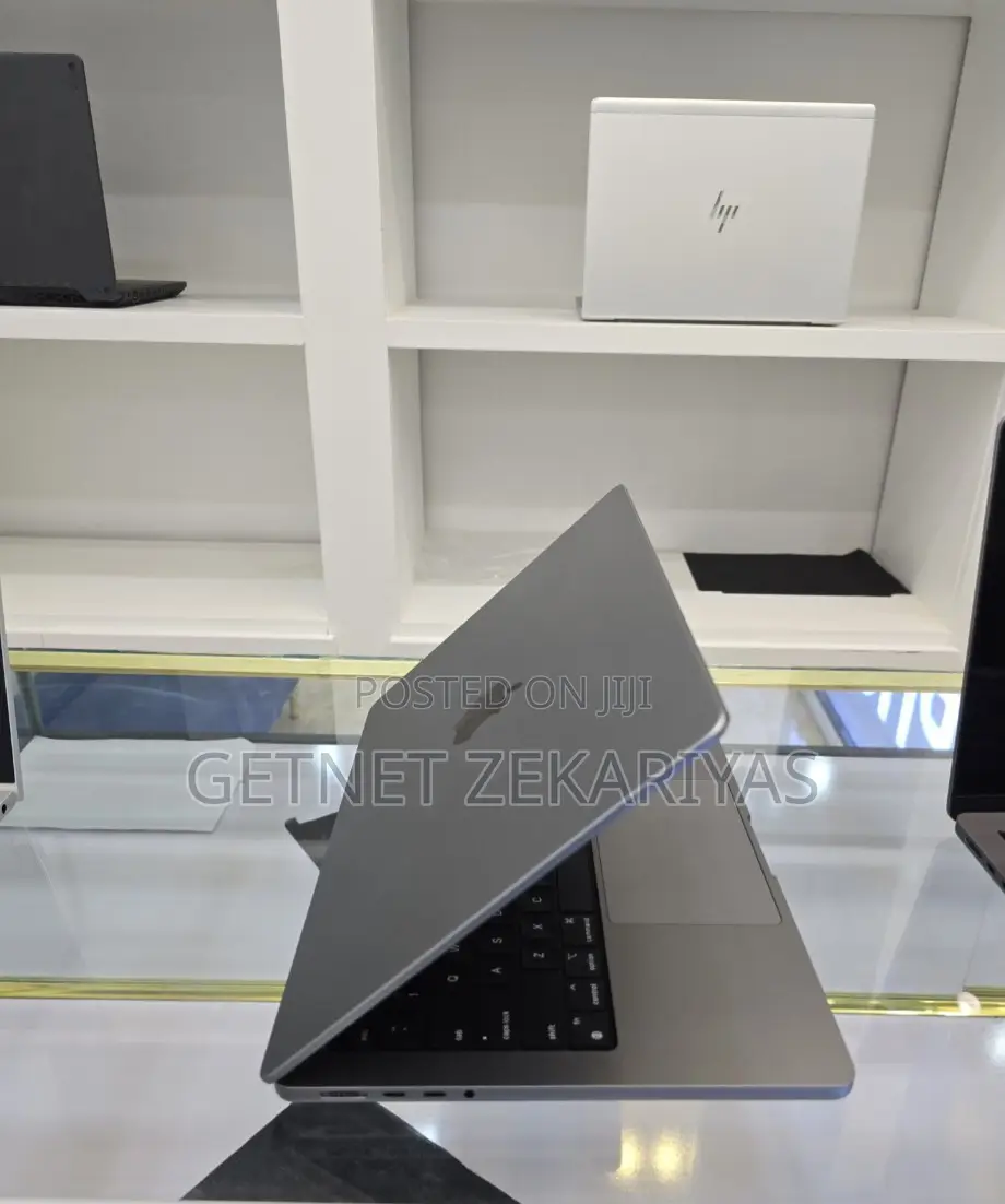 New Laptop Apple MacBook Pro 96GB Apple M2 SSD 2T