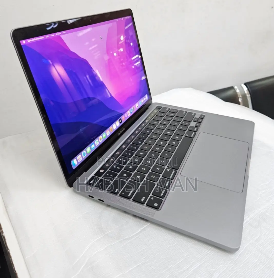 New Laptop Apple MacBook Pro M1 8GB Apple M1 Pro SSD 512GB