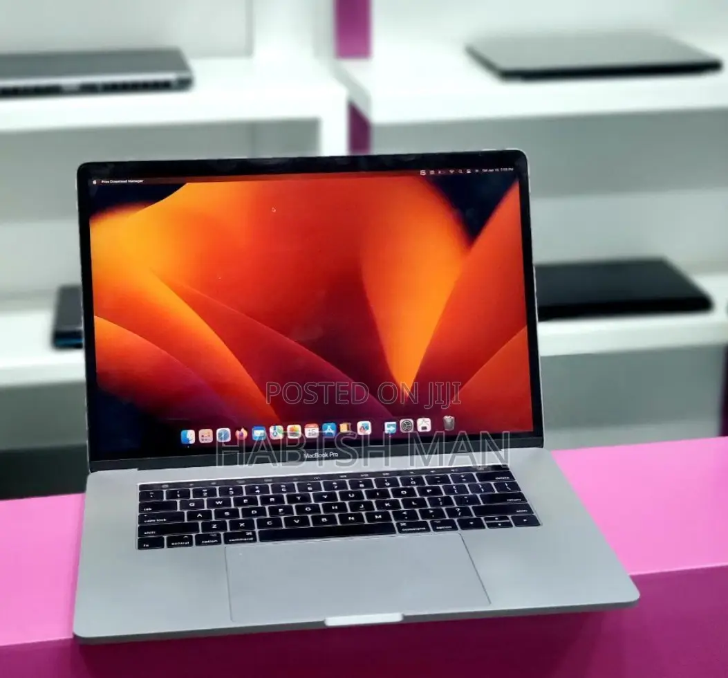 New Laptop Apple MacBook Pro 2017 16GB Intel Core I7 SSD 512GB