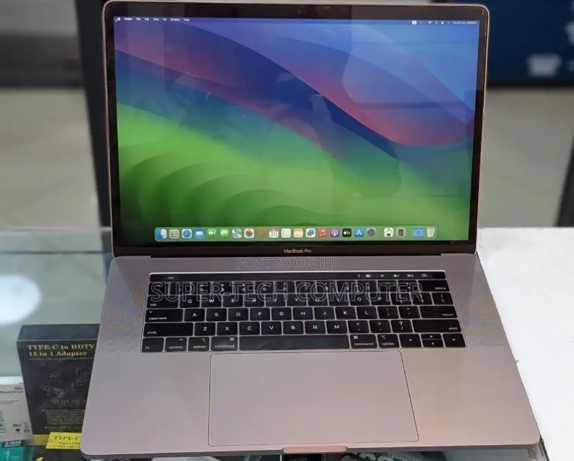 New Laptop Apple MacBook Pro 2018 16GB Intel Core I7 SSD 256GB