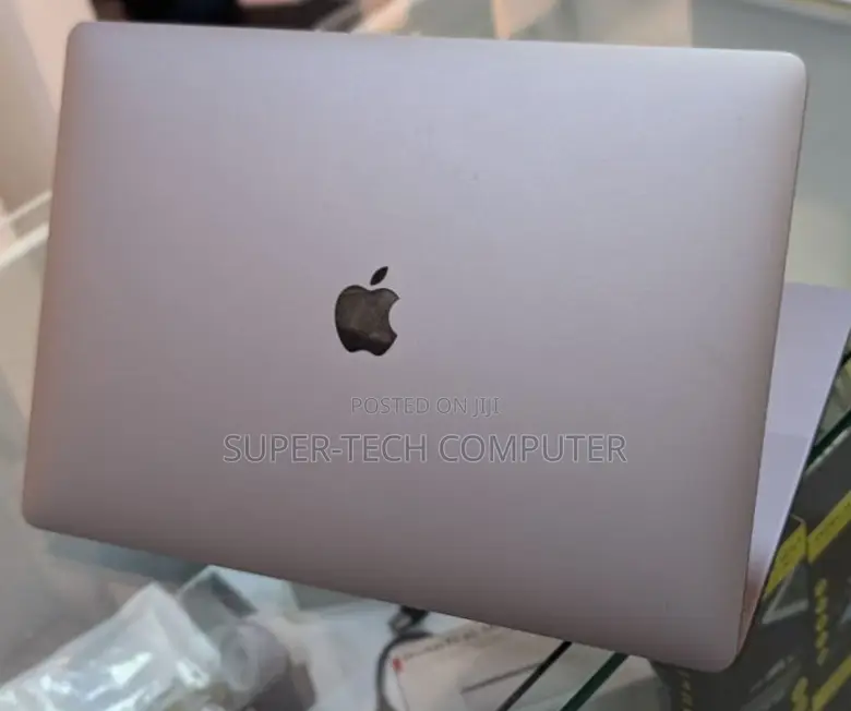 New Laptop Apple MacBook Pro 2018 16GB Intel Core I7 SSD 256GB