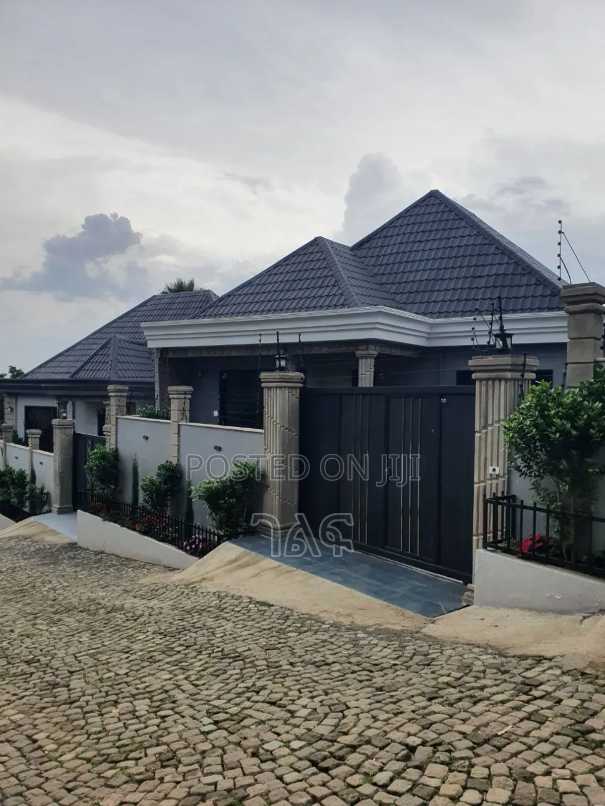 3bdrm Villa in የግል ቪላ ቅንጡ ተደርጎ በልዩ, Yeka for sale
