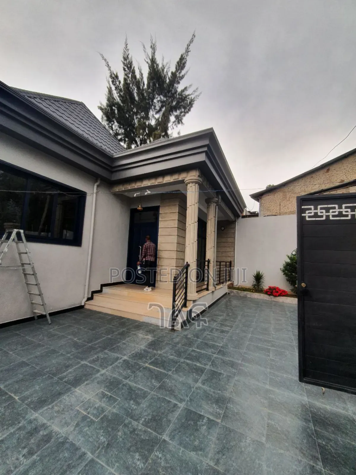 3bdrm Villa in የግል ቪላ ቅንጡ ተደርጎ በልዩ, Yeka for sale