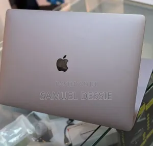 New Laptop Apple MacBook Pro 2018 16GB Intel Core I7 SSD 512GB