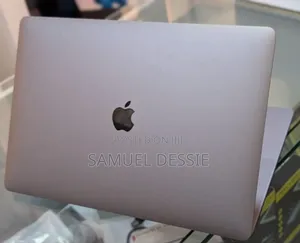 New Laptop Apple MacBook Pro 2018 16GB Intel Core I7 SSD 512GB