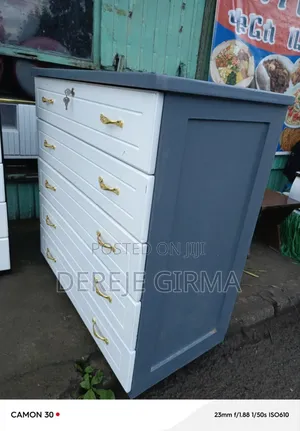 Photo - 1ሜትር የሸሚዝ ኮሞ