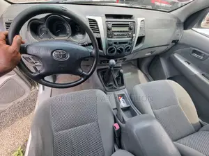 Toyota Hilux 2009 Gold