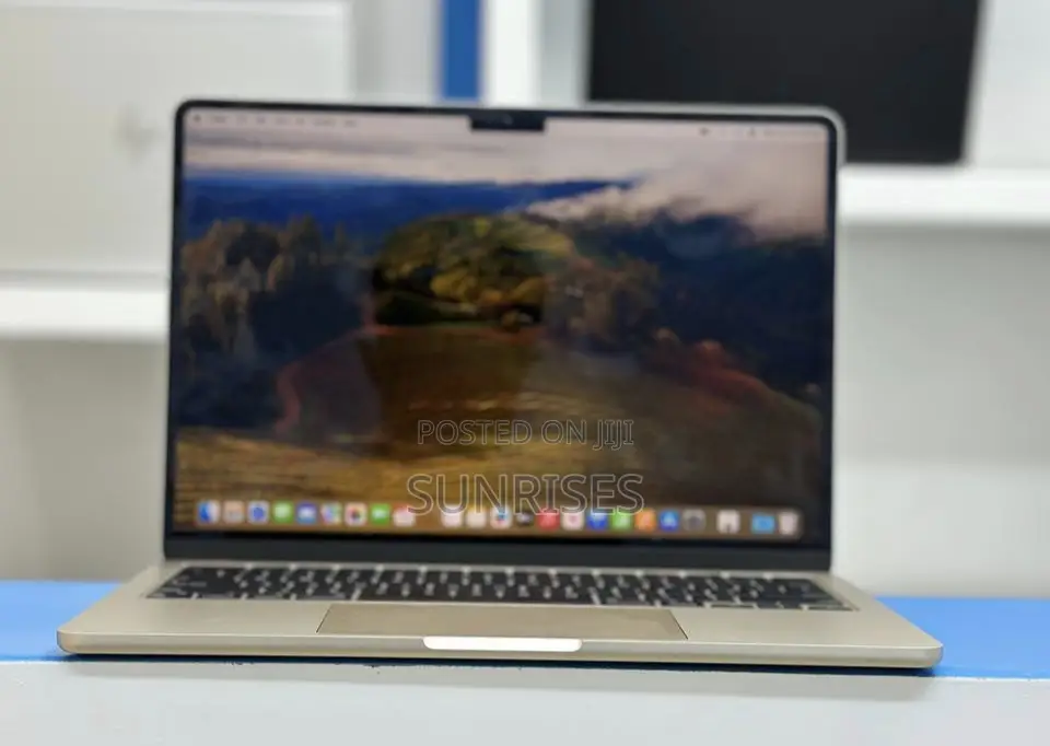 New Laptop Apple MacBook Air 2024 M3 13-Inch 8GB Apple M3 SSD 256GB