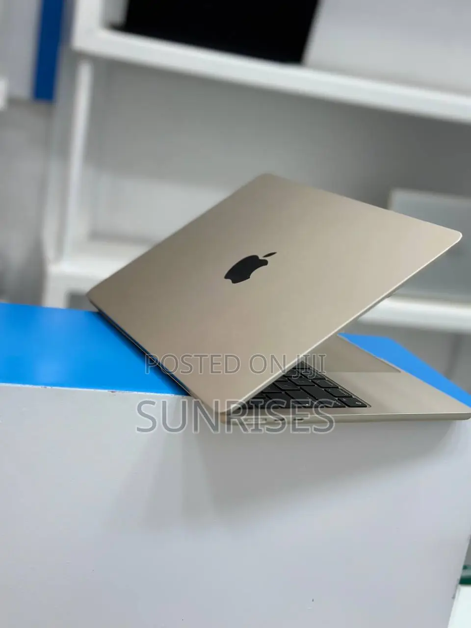 New Laptop Apple MacBook Air 2024 M3 13-Inch 8GB Apple M3 SSD 256GB