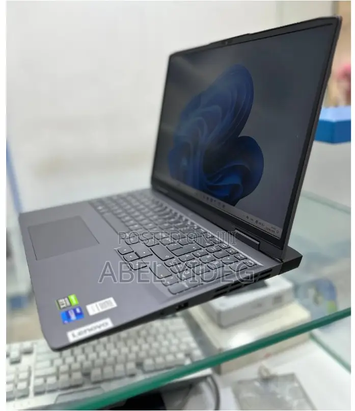 New Laptop Lenovo LOQ 15IRH8 16GB Intel Core I7 SSD 1T