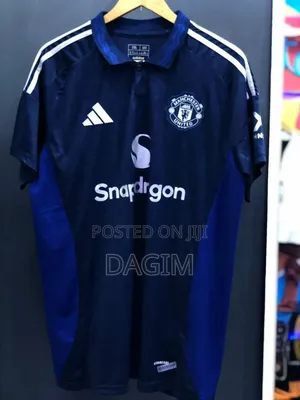 Photo - Manchester United 2024/25 First Kit