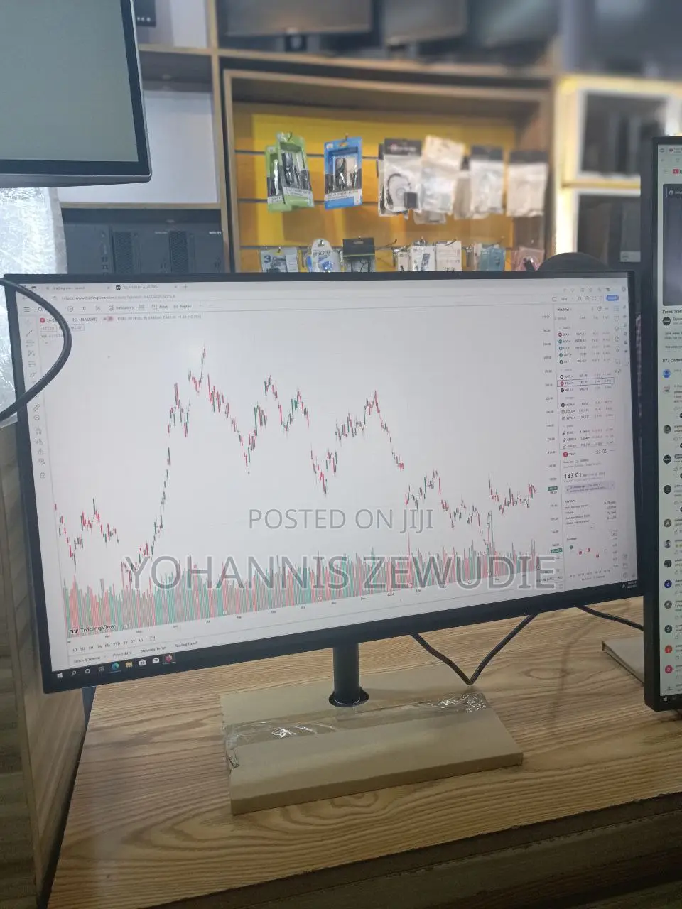 LENOVO 27" Inches Frameless Monitor 2022/23