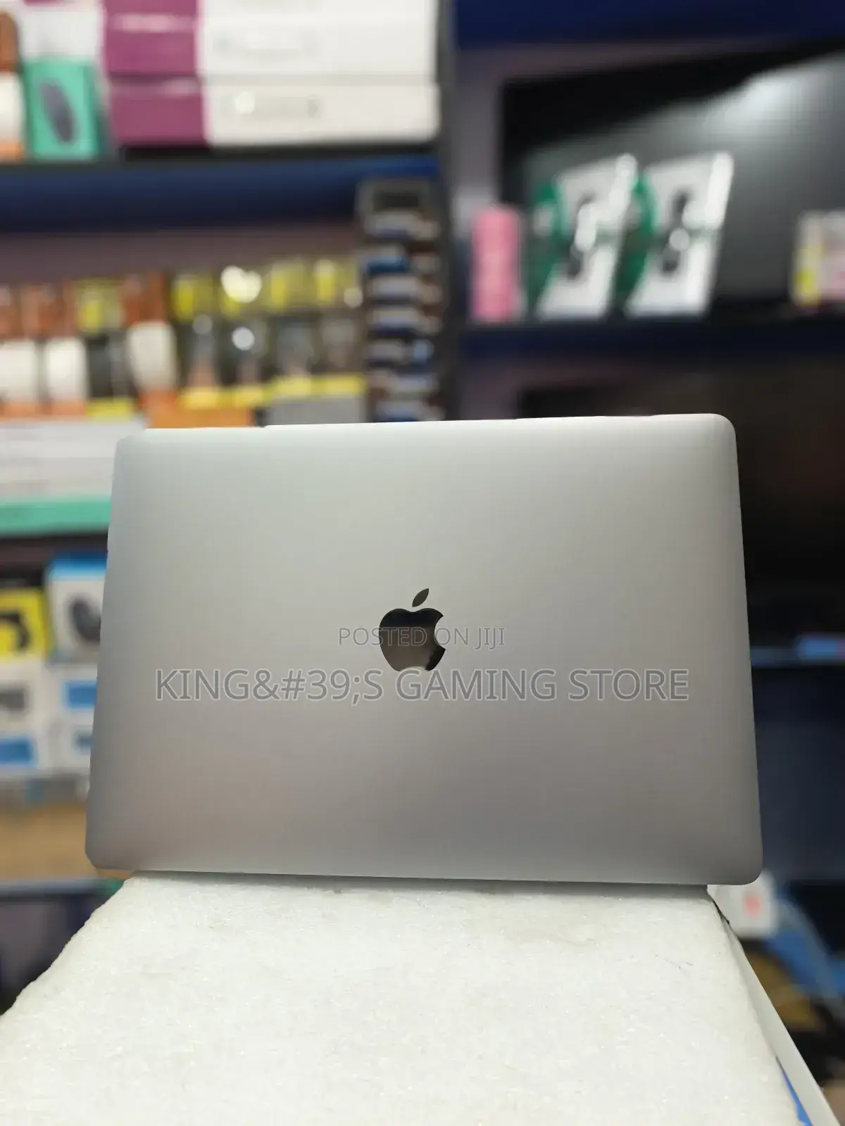 New Laptop Apple MacBook Pro 2022 M2 8GB Apple M2 SSD 256GB