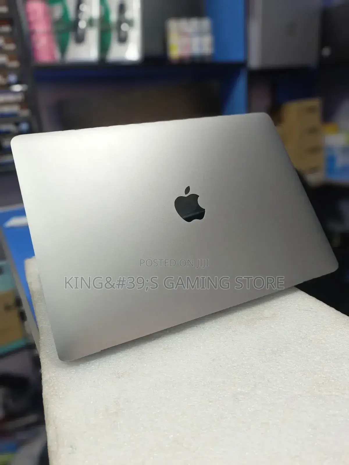 New Laptop Apple MacBook Pro 2022 M2 8GB Apple M2 SSD 256GB