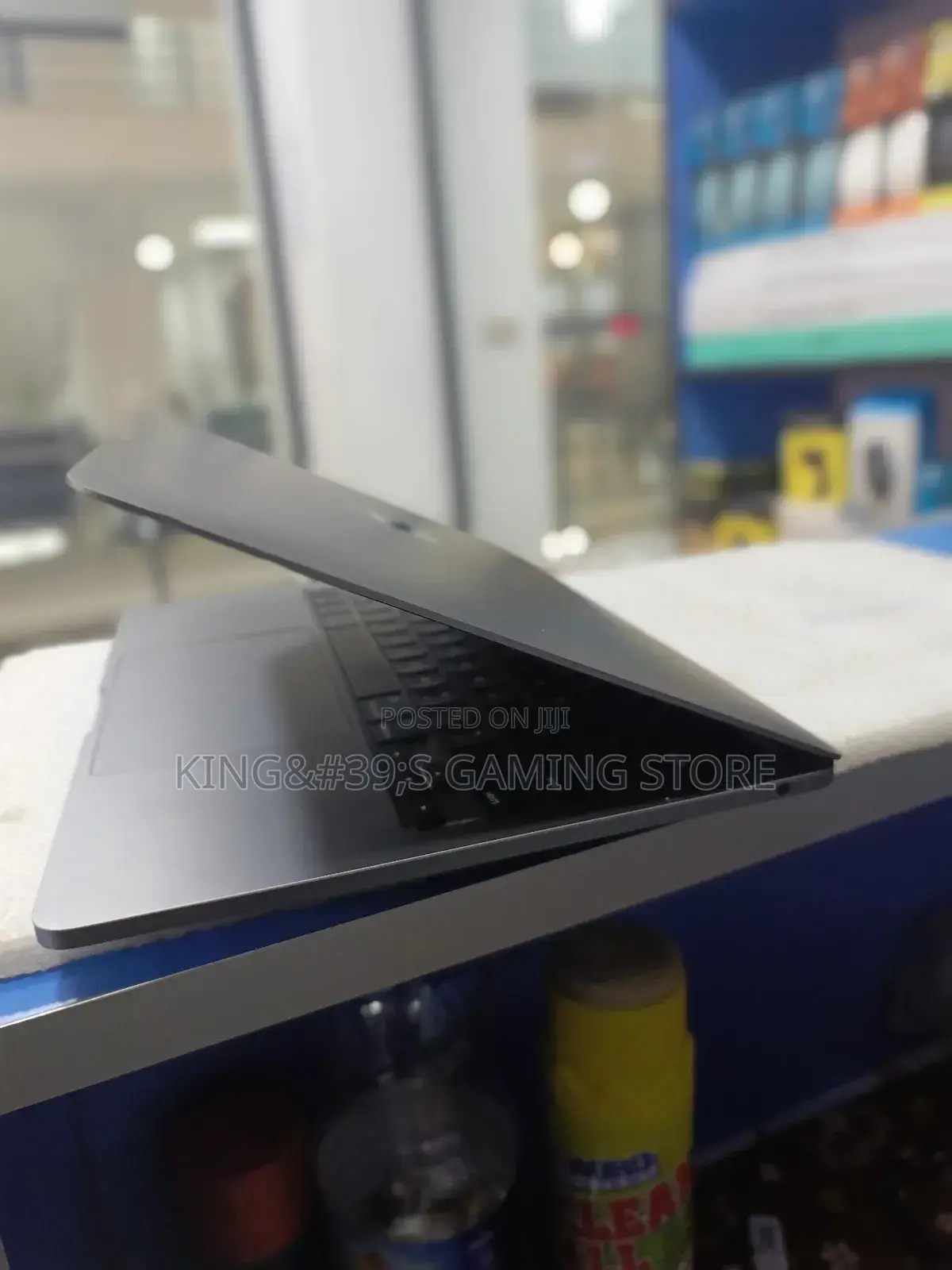 New Laptop Apple MacBook Pro 2022 M2 8GB Apple M2 SSD 256GB