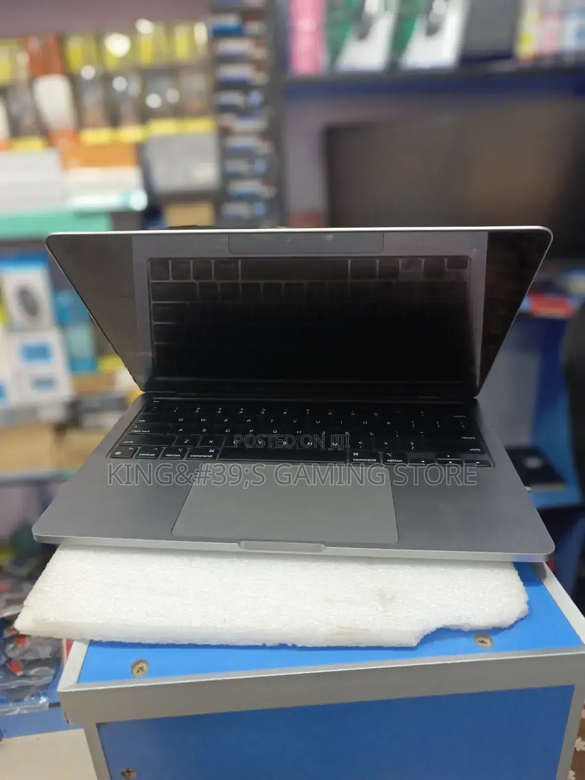 New Laptop Apple MacBook Pro 2022 M2 8GB Apple M2 SSD 256GB