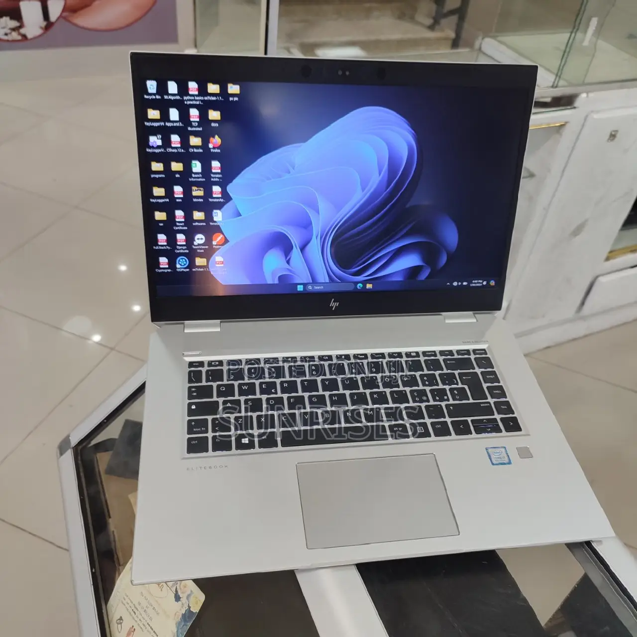 New Laptop HP Elite Dragonfly G3 16GB Intel Core I7 SSD 512GB