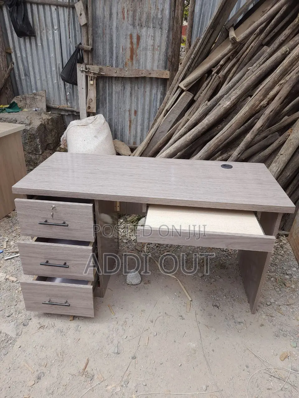 Office Table/ጠረጴዛ