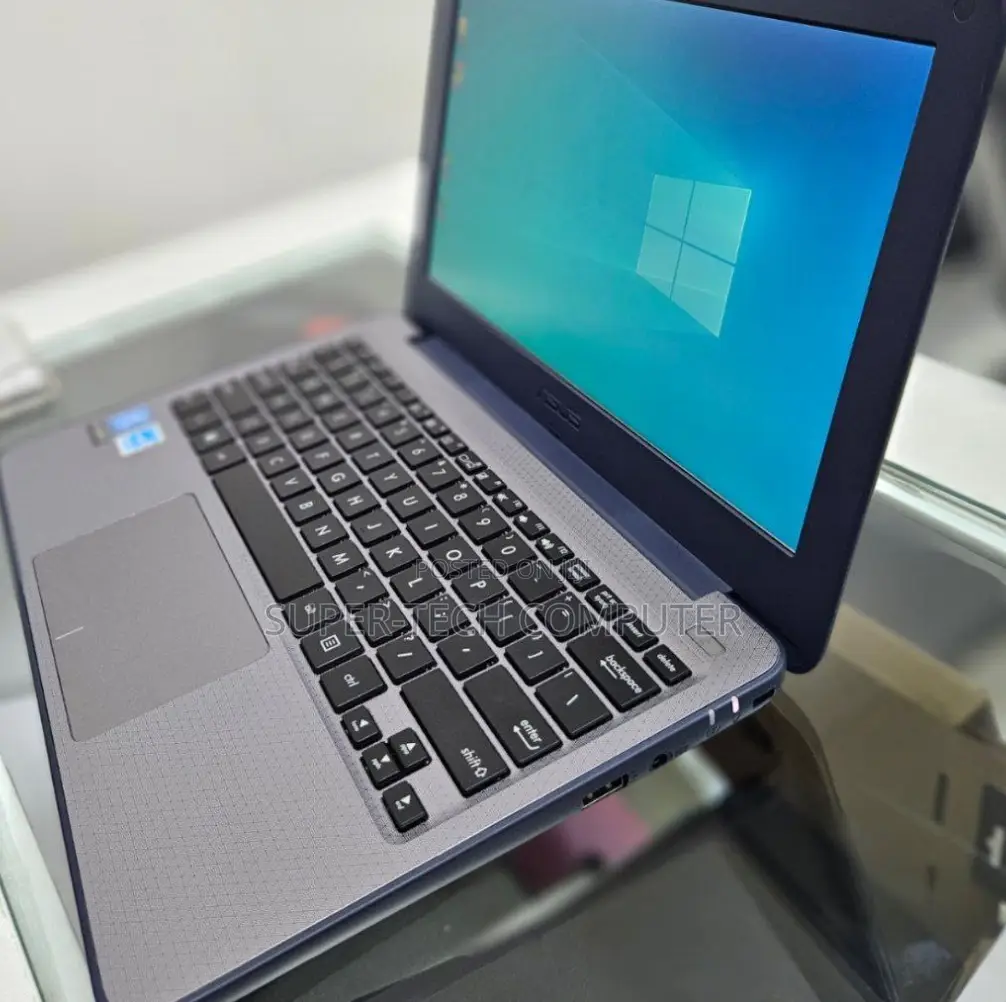 New Laptop Asus A42JY 4GB Intel Celeron SSD 60GB