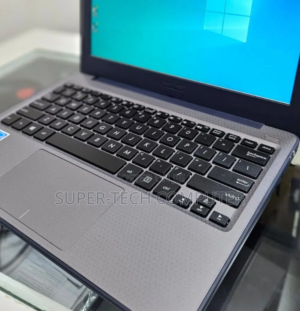 New Laptop Asus A42JY 4GB Intel Celeron SSD 60GB