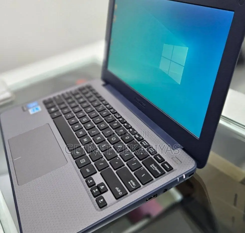 New Laptop Asus X54L 8GB AMD Ryzen 3 SSD 72GB