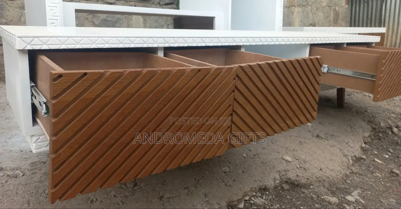 TV Stand (Television Stand)