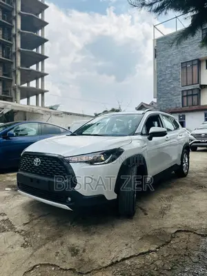 Photo - New Toyota Corolla Cross XLE 4WD 2024 White