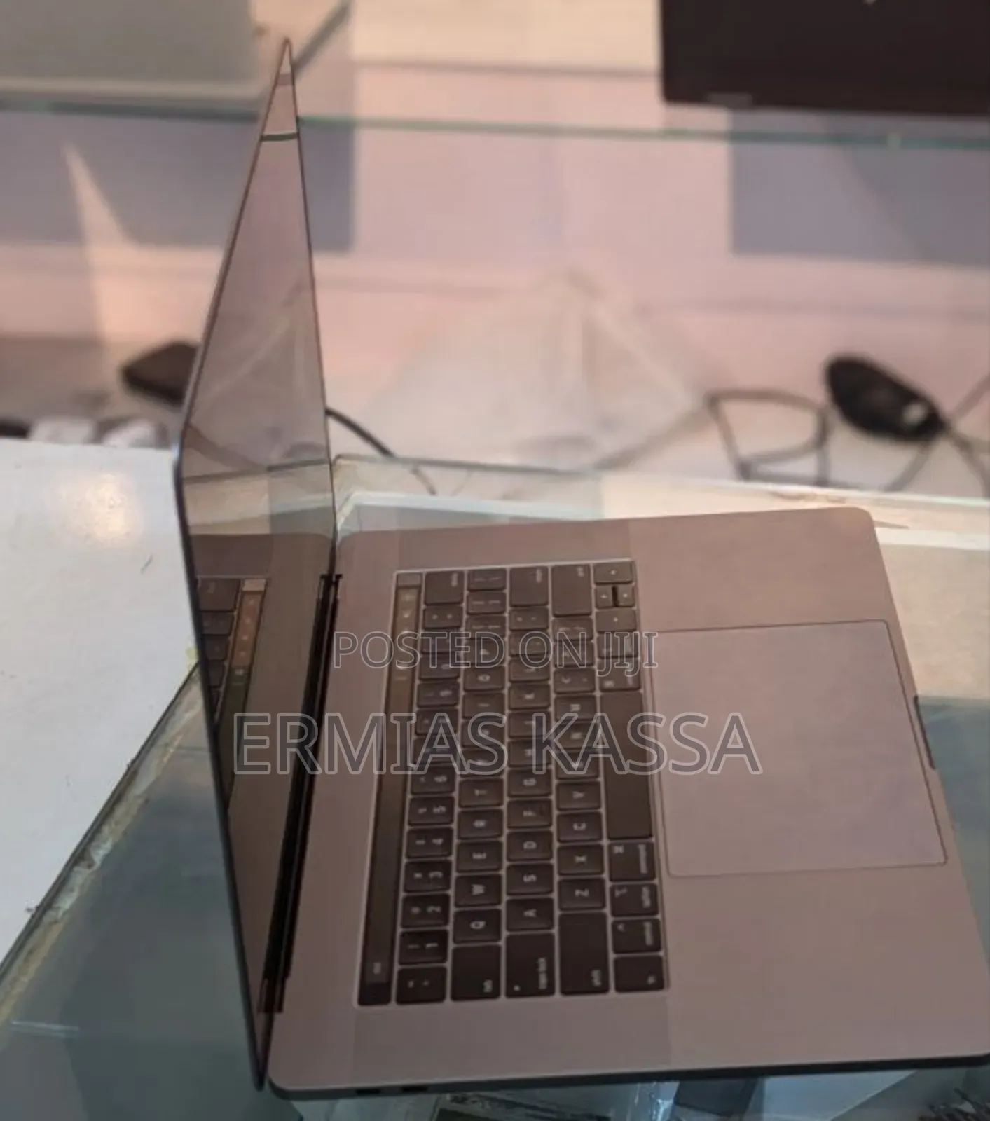 New Laptop Apple MacBook Pro 2018 16GB Intel Core I7 SSD 512GB