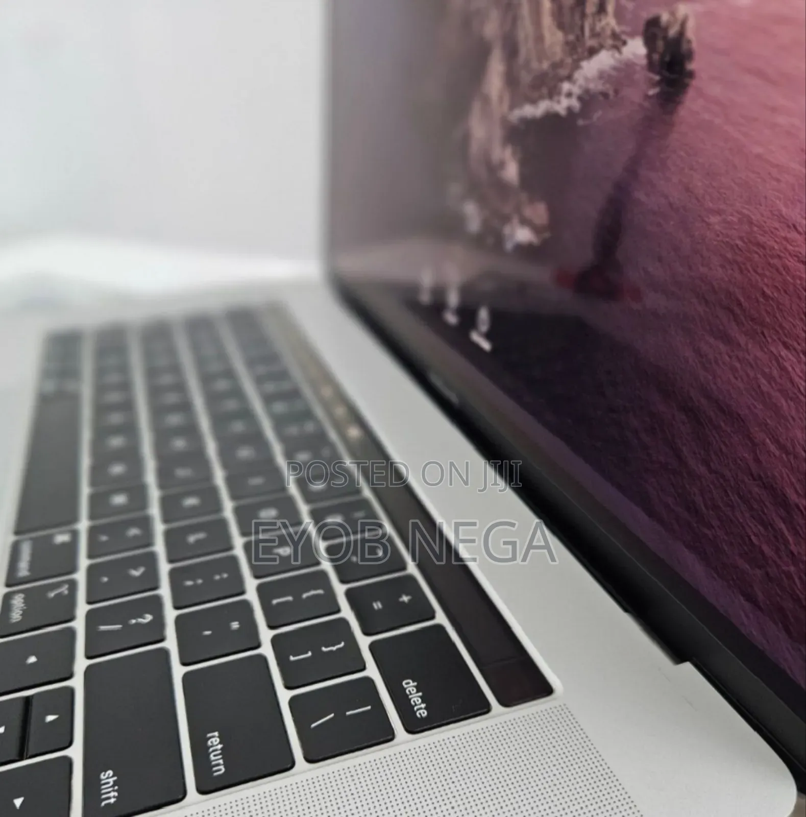 New Laptop Apple MacBook Pro 2018 16GB Intel Core I7 SSD 256GB