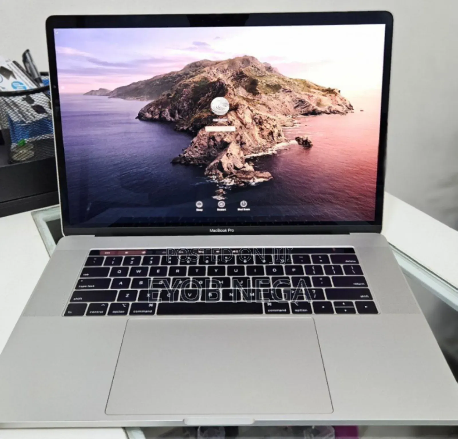 New Laptop Apple MacBook Pro 2018 16GB Intel Core I7 SSD 256GB