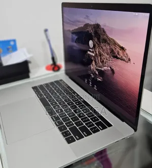 New Laptop Apple MacBook Pro 2018 16GB Intel Core I7 SSD 256GB