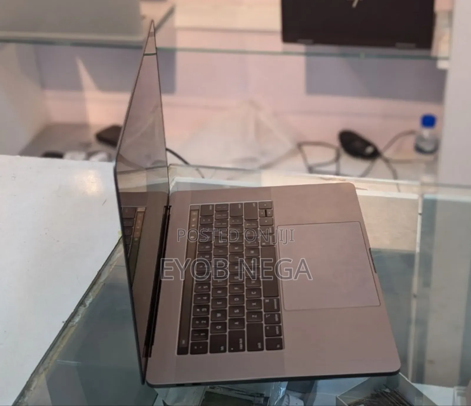 New Laptop Apple MacBook Pro 2018 16GB Intel Core I7 SSD 512GB