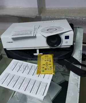 Brand New Sony Projector Model VPL-Dx102