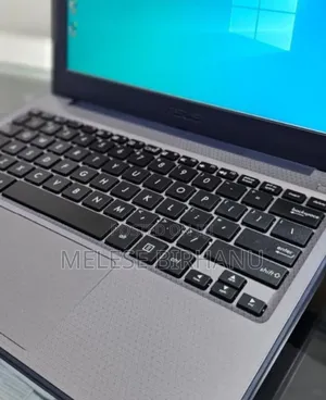 New Laptop Asus 4GB Intel Core 2 Quad SSD 60GB