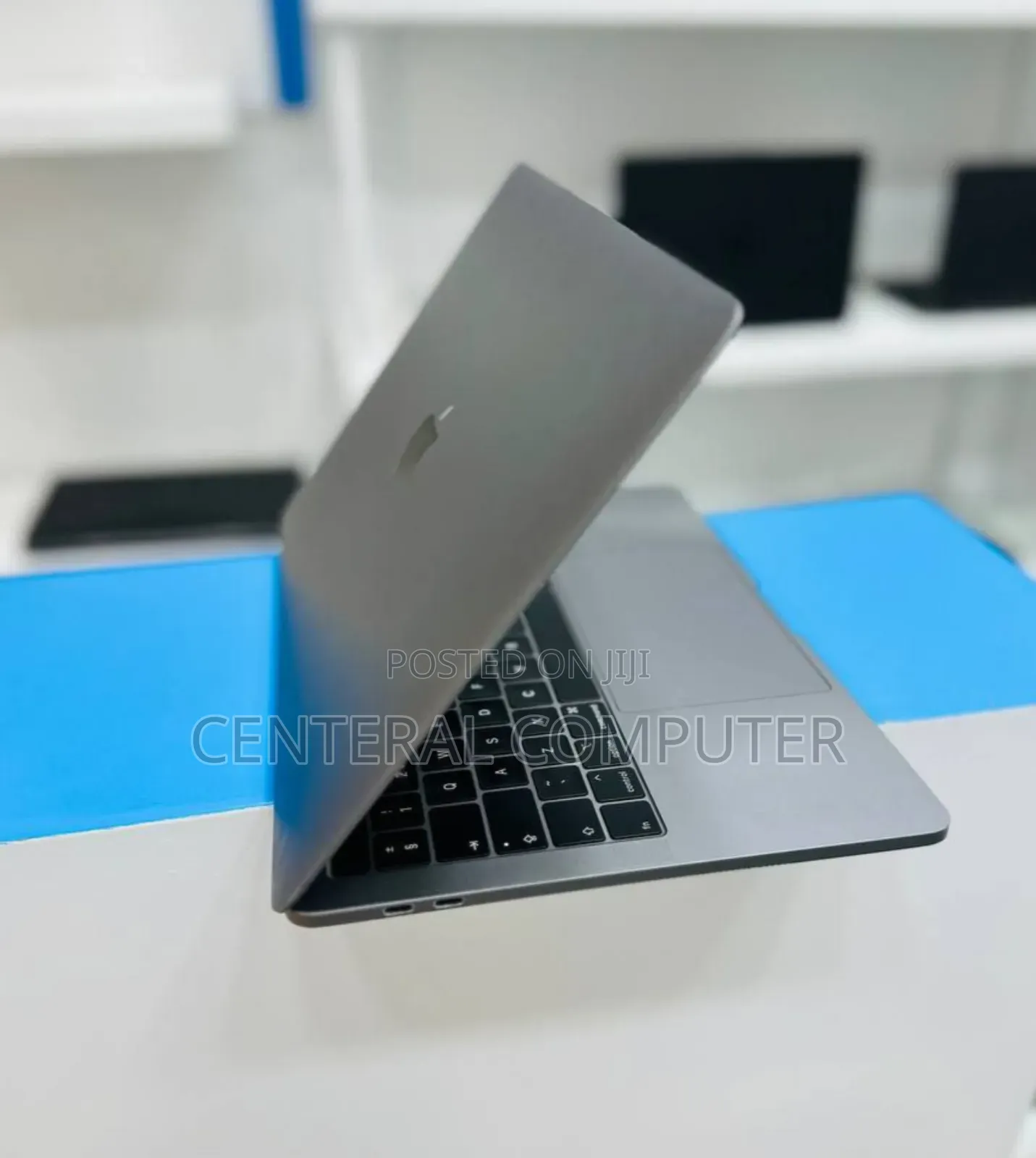 New Laptop Apple MacBook Pro 2019 16GB Intel Core i7 SSD 256GB