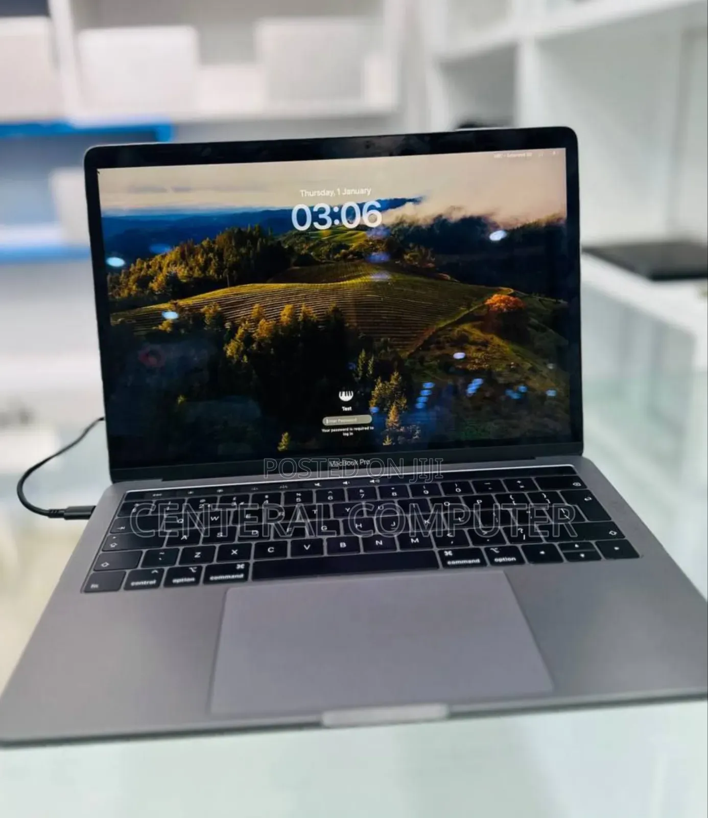 New Laptop Apple MacBook Pro 2019 16GB Intel Core i7 SSD 256GB
