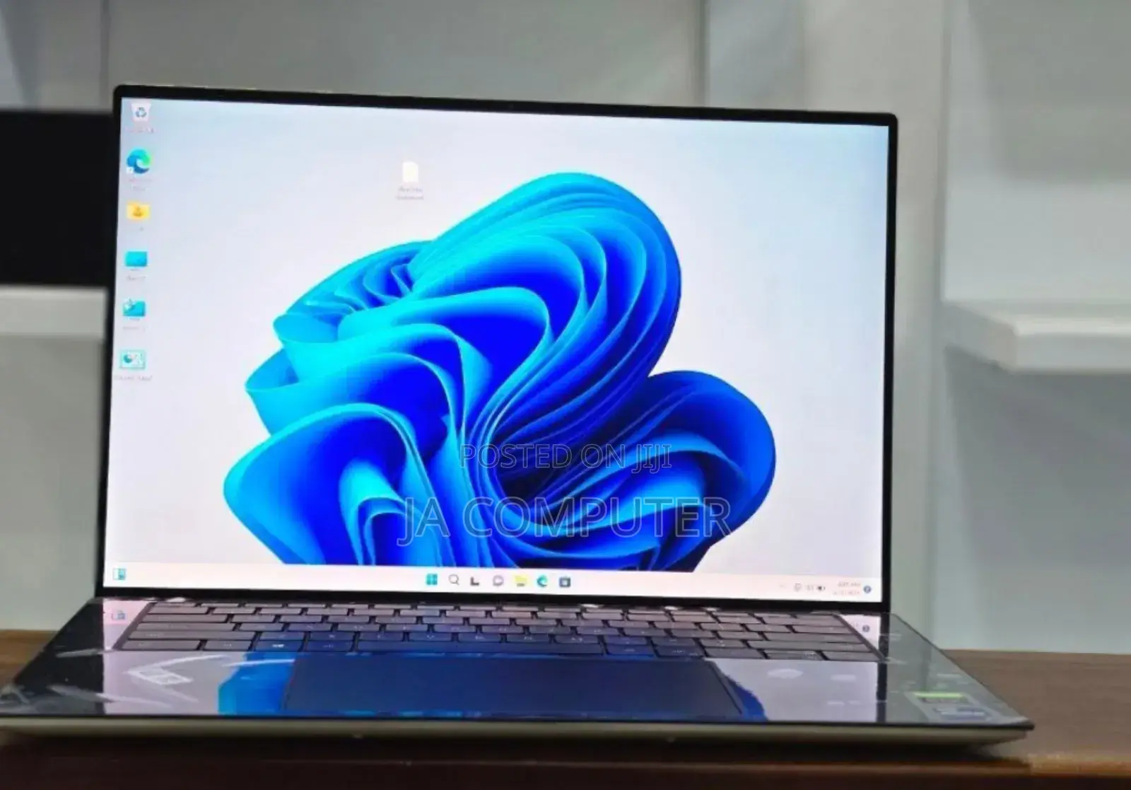 New Laptop Dell XPS 15 2GB Intel Core I9 SSD 2T