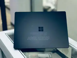 New Laptop Microsoft Surface 8GB Intel Core I5 SSD 256GB