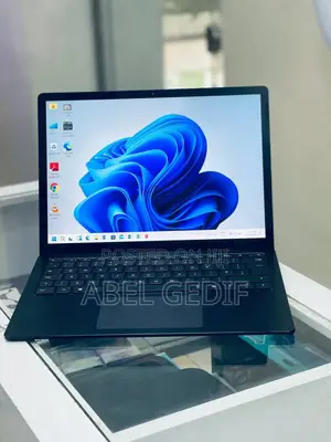New Laptop Microsoft Surface 8GB Intel Core I5 SSD 256GB