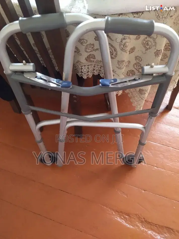 Walker/Wlaker Standard Walker With Wheels Trigger Release