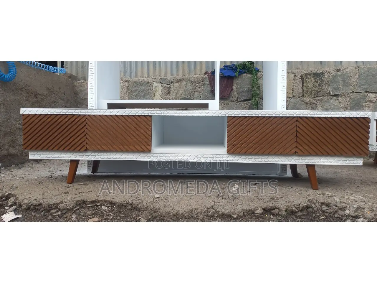 TV Stand (Television Stand)