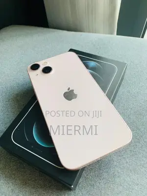 Photo - Apple iPhone 13 128 GB Rose Gold