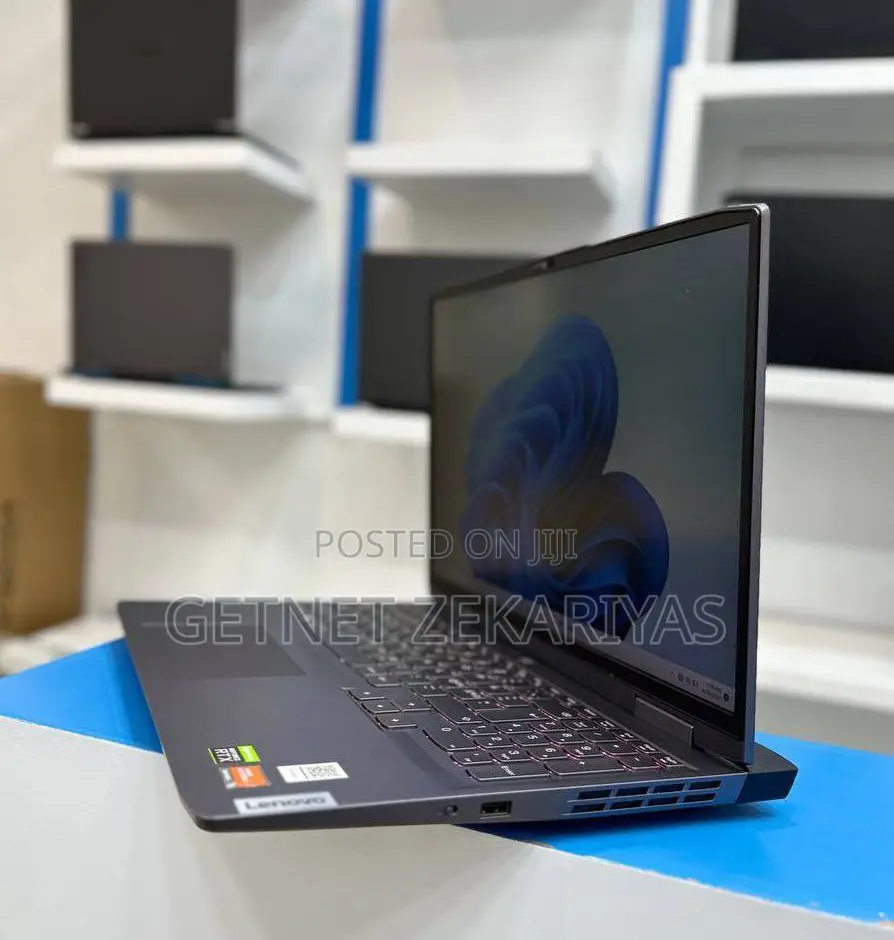 New Laptop Lenovo LOQ 15IRH8 16GB AMD Ryzen 5 SSD 512GB